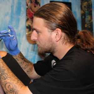 AJ weaver Rayzor Tattooss tattooist and body piercer