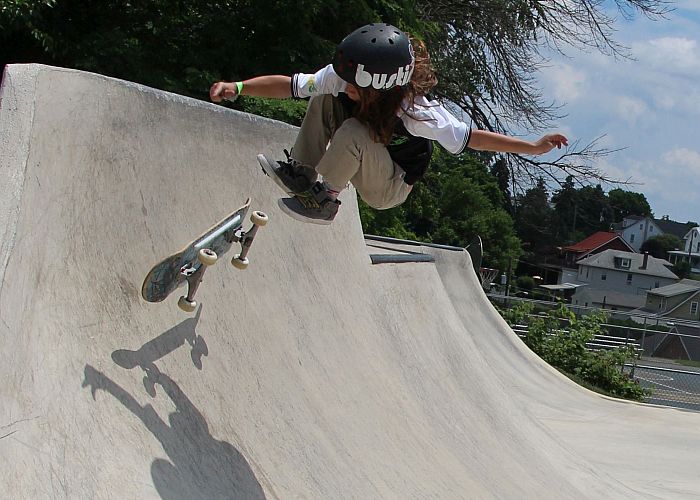 bustin-kickflip-street-tech-quarter-pipe