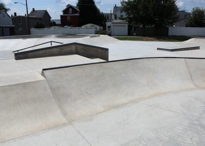 concrete-bank-hubba-rails-bowl