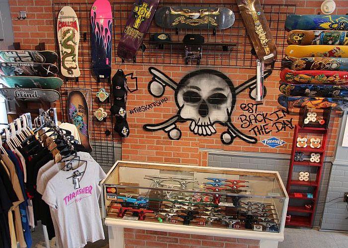 steelton-skateshop-from-counter