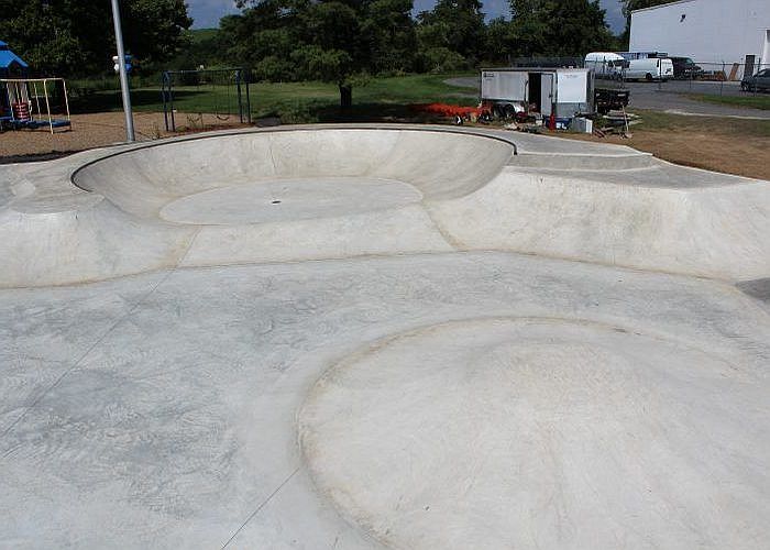 three-quarter-bowl-mogul-quarter-pipe